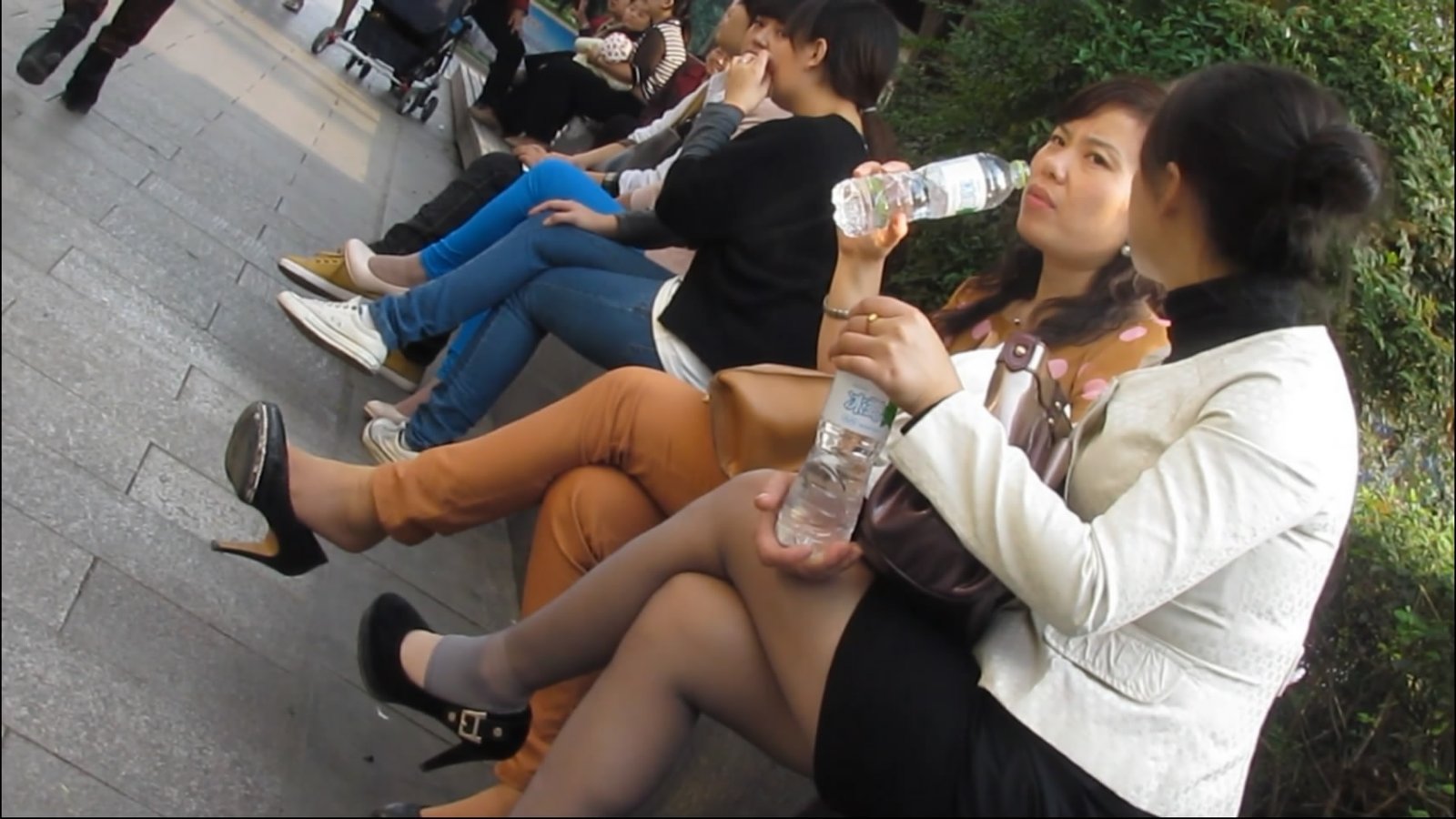 Pale nylon feet and 8-inch fashion high heels 